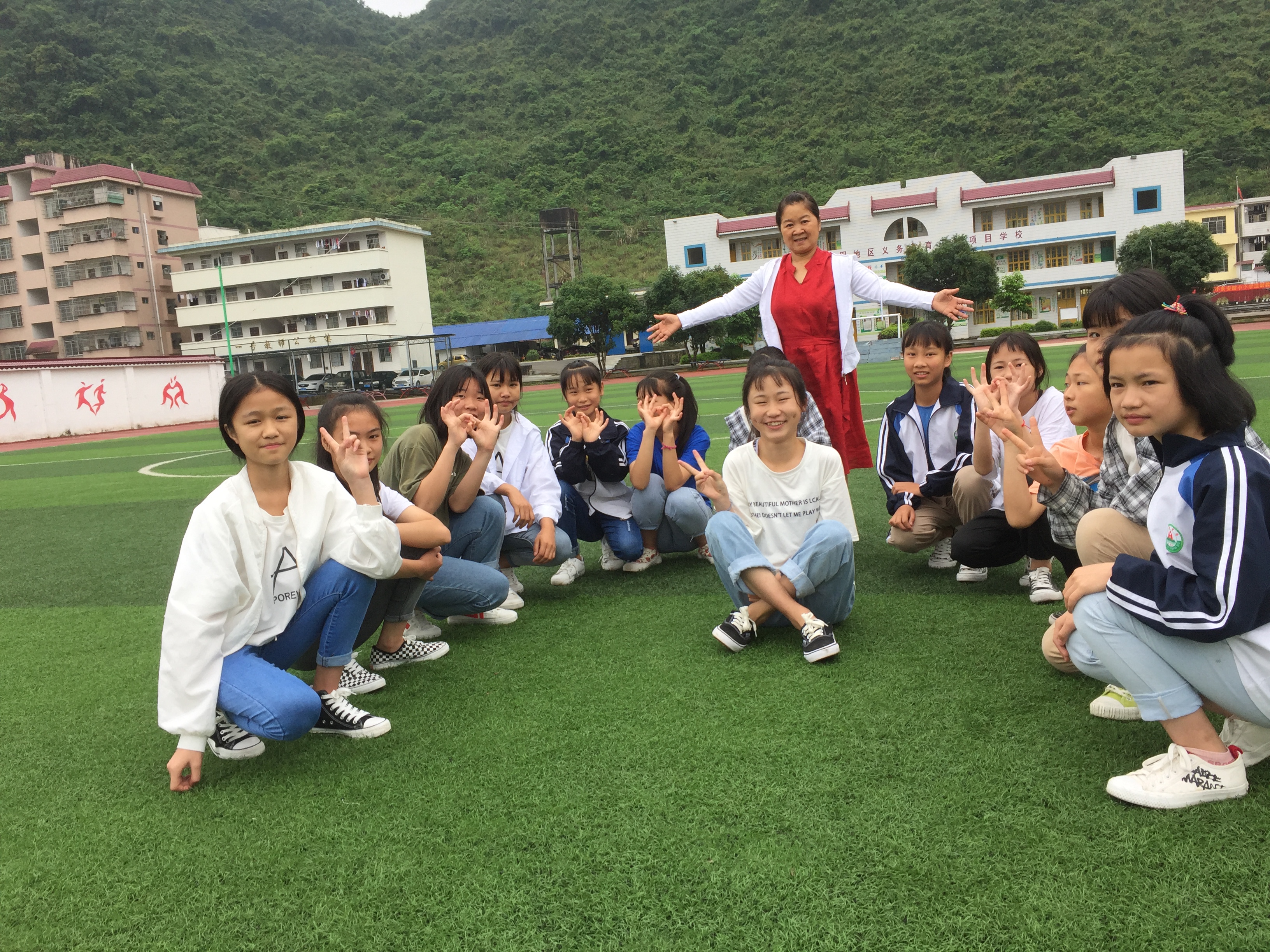 千里送教 缘结河池----记皇岗中学赴广西河池市罗城县